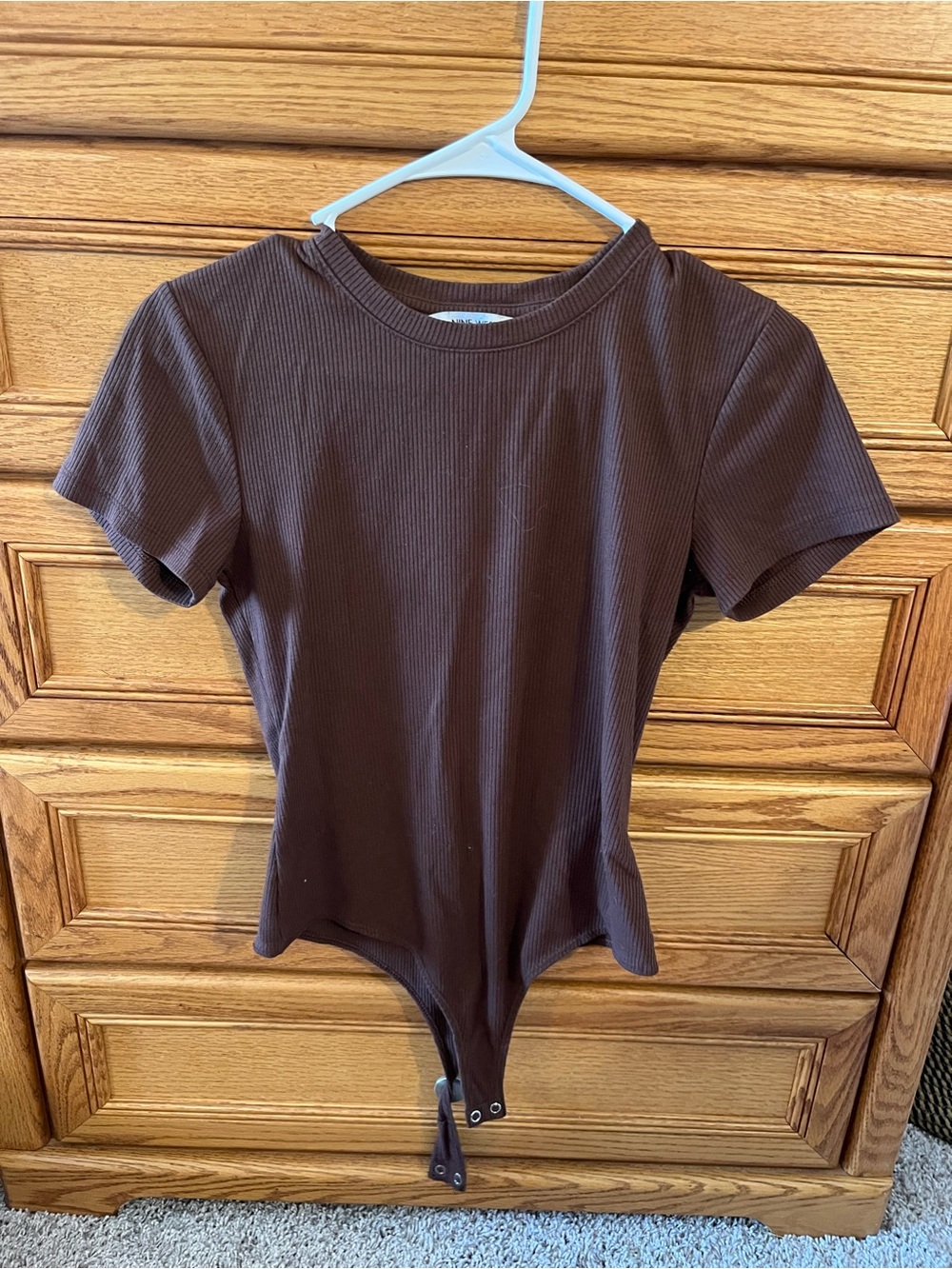 Nine West Brown Ribbed Short-Sleeve Bodysuit